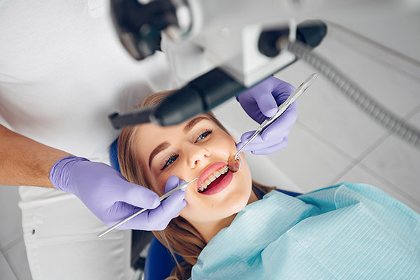 Zahnfleischbehandlung und Ästhetik Zahnfleischbehandlung und Ästhetik